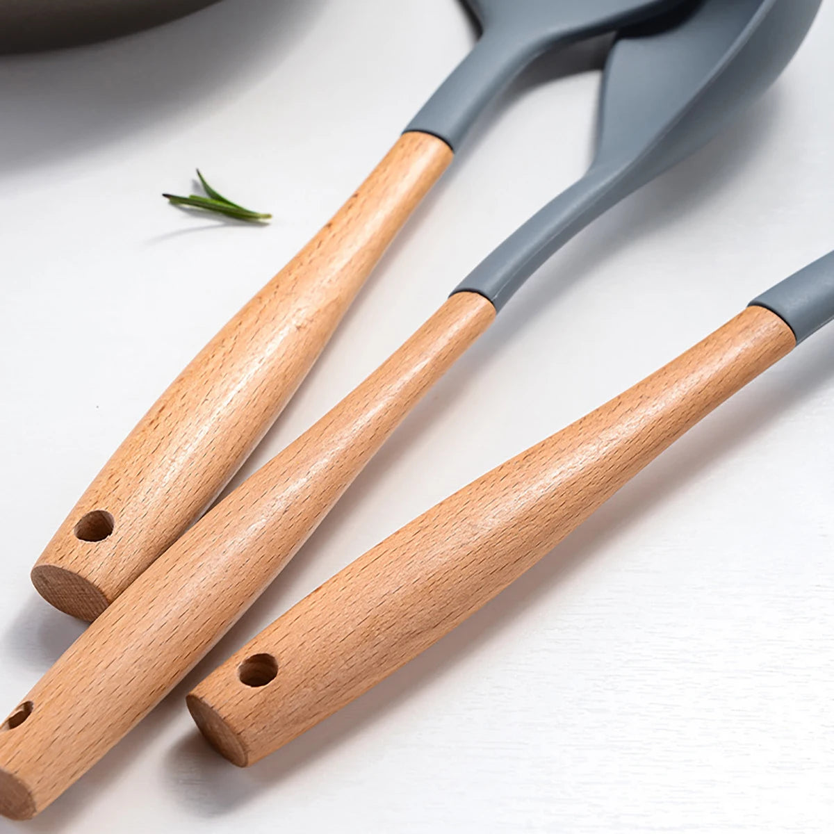 HELOTIC Silicone Utensil Set With Storage Stand 6 To 7
